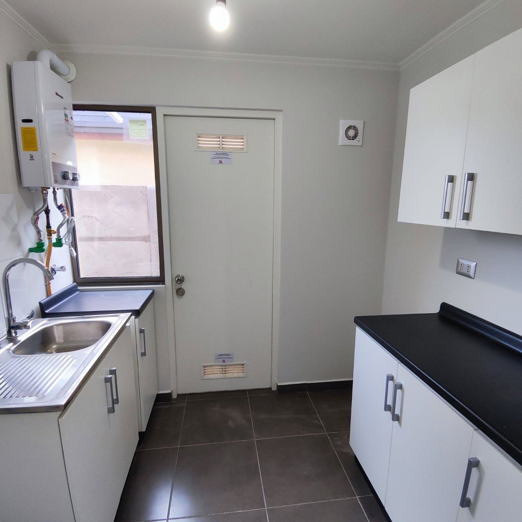 Cocina equipada de la casa en Praderas de Junquillar
