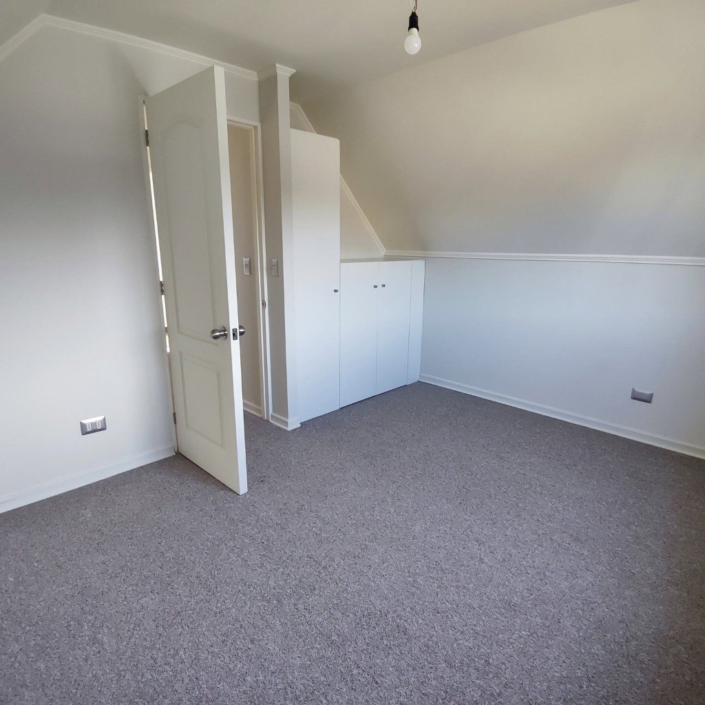 Dormitorio con closet en el segundo piso